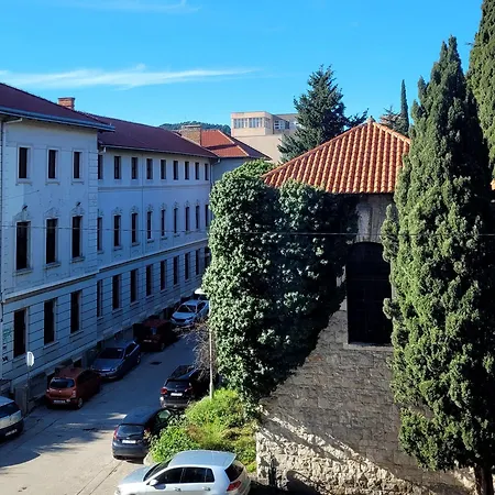 Апартаменты Charming In The Heart Of *